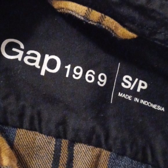 4/$40 Green Plaid Botton-Down Shirt - Size Small - Picture 5 of 6